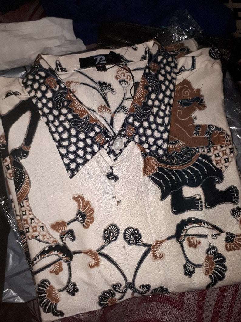 Indonesian Men Batik Slimfit Elegant Bone White Puppet Motif [Made to Order] - 72 Batik