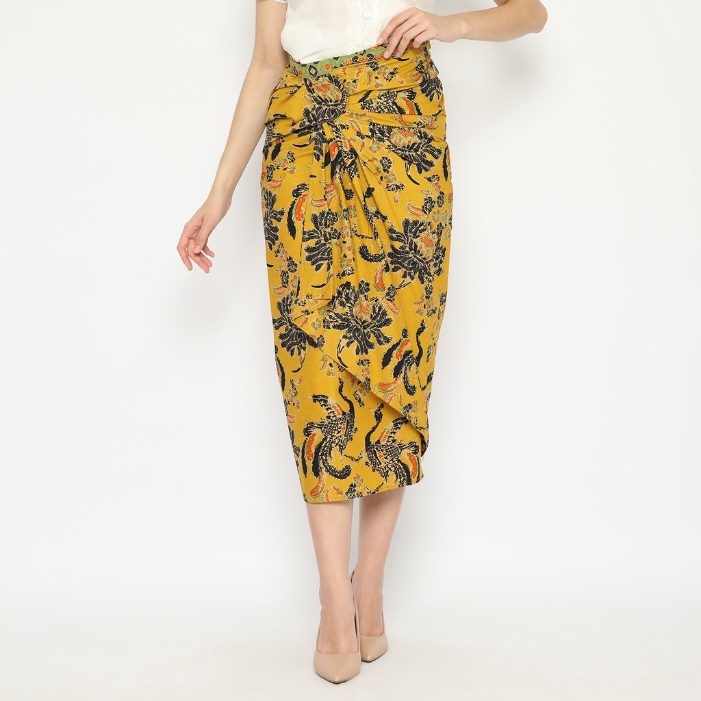Premium Batik Couple Set – Men’s Slim Fit Shirt & Women’s Wrap Skirt – Classic Black & Yellow Handmade Batik
