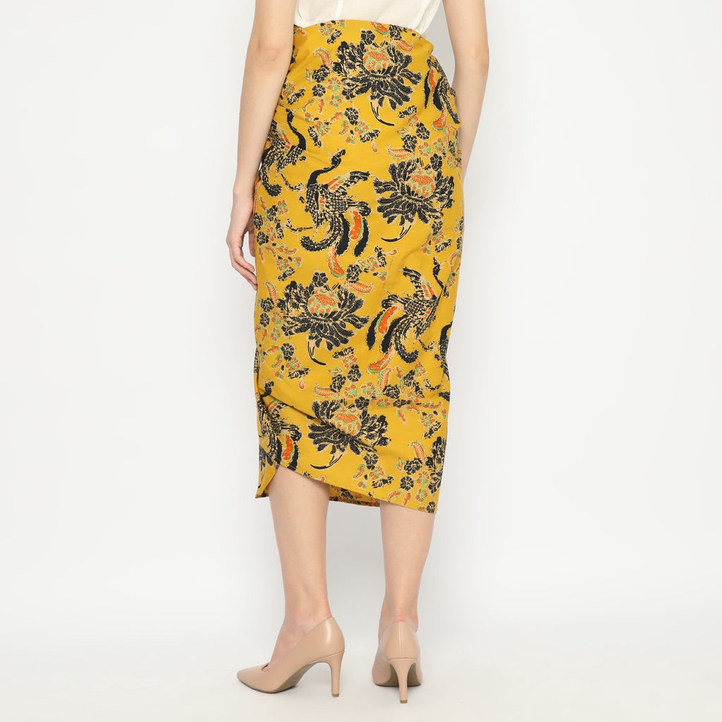 Premium Batik Couple Set – Men’s Slim Fit Shirt & Women’s Wrap Skirt – Classic Black & Yellow Handmade Batik
